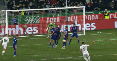 足球中超豪门再爆冷门，争冠格局突然大变